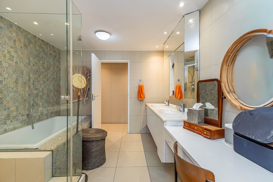 To Let 4 Bedroom Property for Rent in Mouille Point Western Cape
